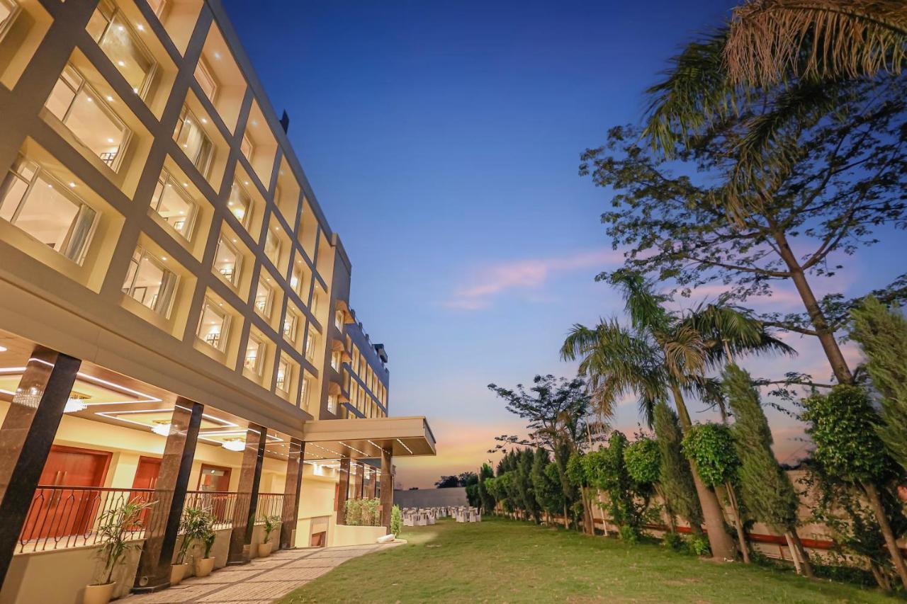 Regenta Dehradun By Royal Orchid Hotels Limited Zewnętrze zdjęcie