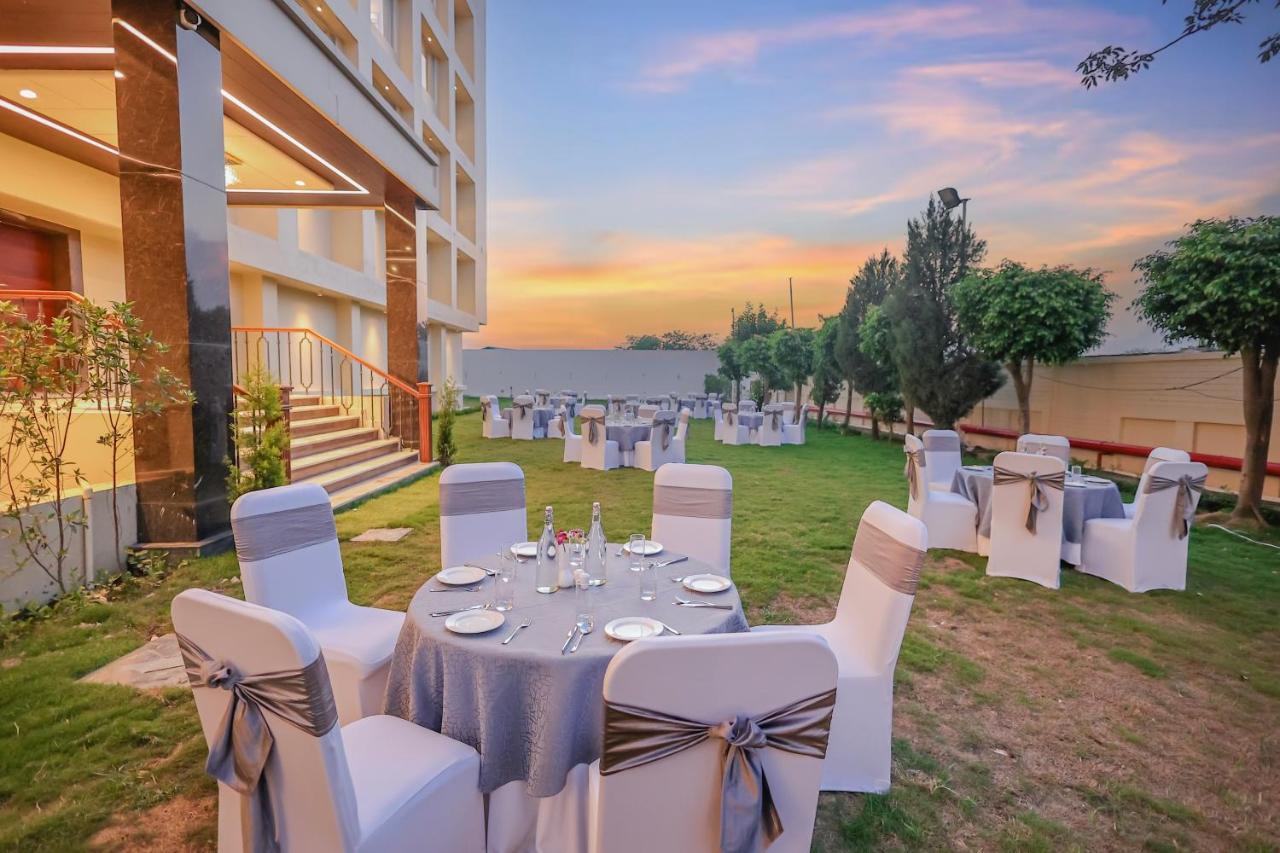 Regenta Dehradun By Royal Orchid Hotels Limited Zewnętrze zdjęcie
