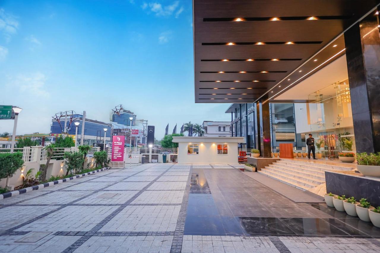 Regenta Dehradun By Royal Orchid Hotels Limited Zewnętrze zdjęcie