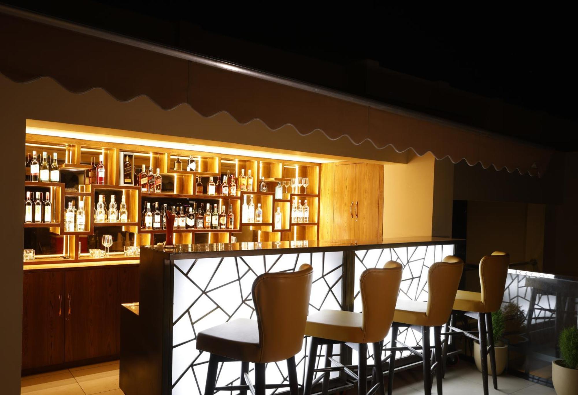 Regenta Dehradun By Royal Orchid Hotels Limited Zewnętrze zdjęcie