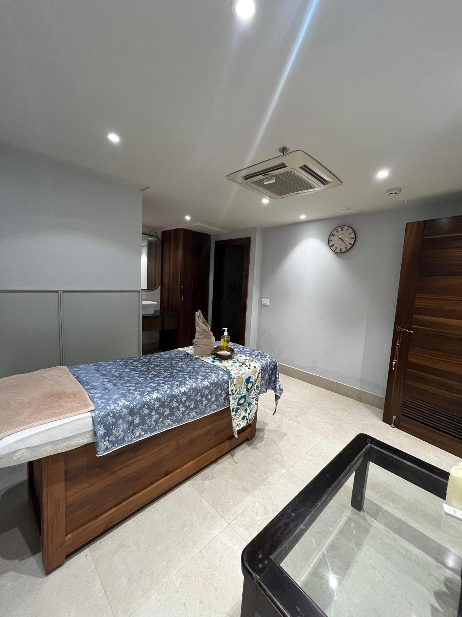 Regenta Dehradun By Royal Orchid Hotels Limited Zewnętrze zdjęcie