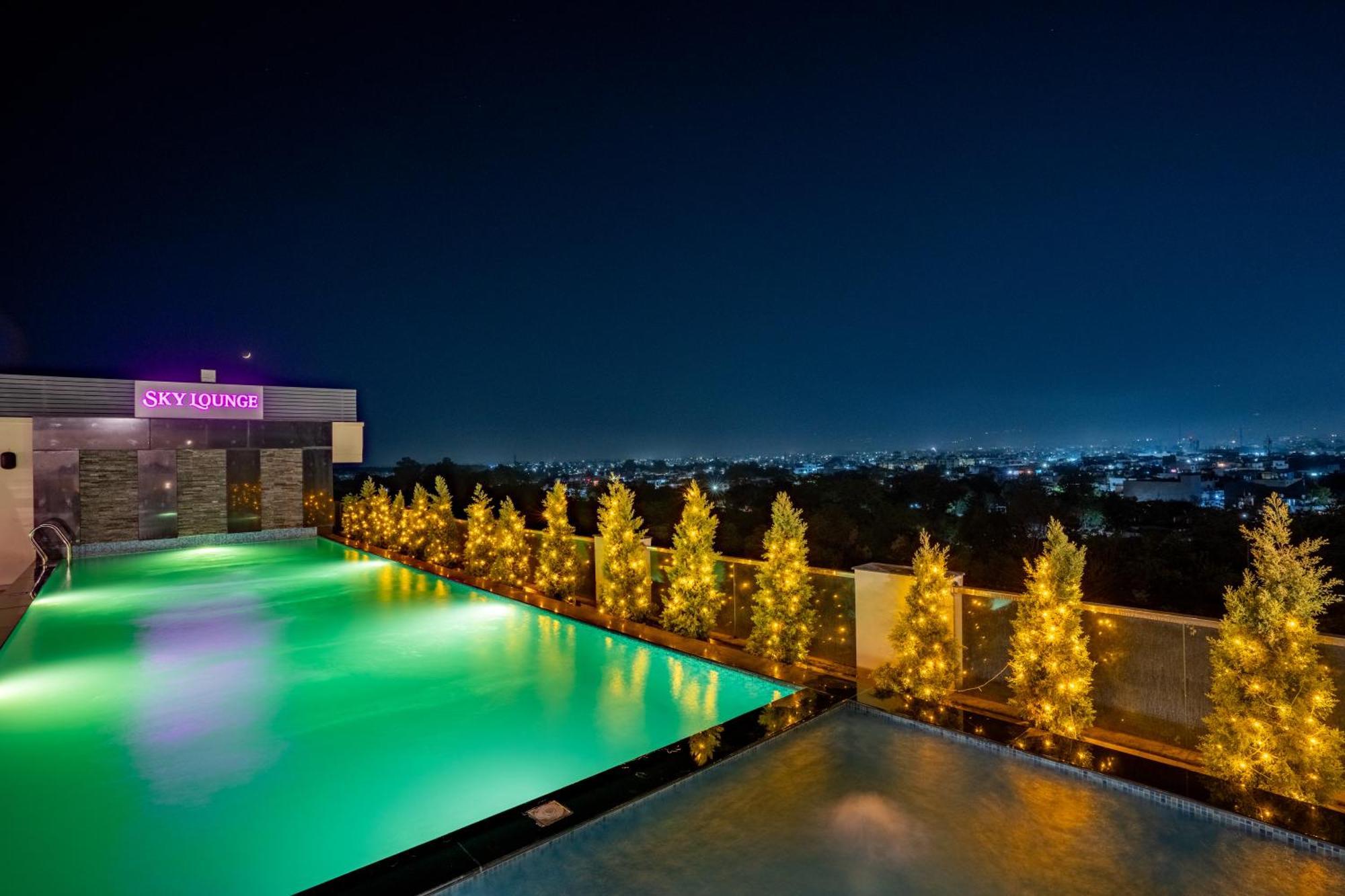 Regenta Dehradun By Royal Orchid Hotels Limited Zewnętrze zdjęcie